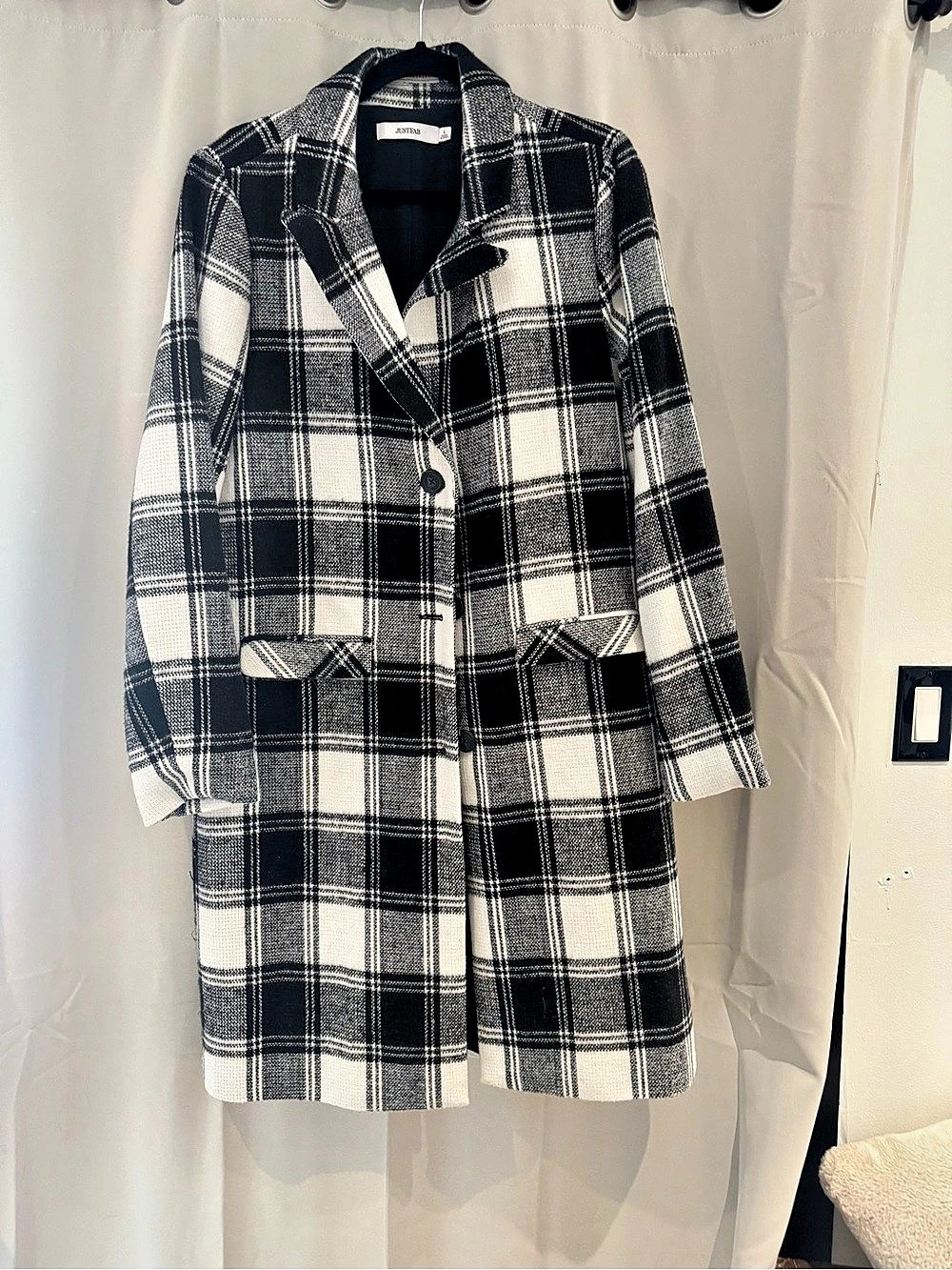 JustFab Plaid Coat in Black & White Size Large Like New